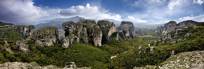 Ethics, Group Psychology And Meteora – A Tour Group Dilemma