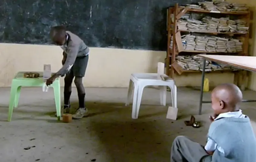 children_could_help_their_peers_by_doing_a_tricky_part_of_the_task_for_them