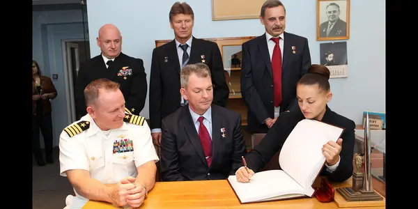 Next Space Station Crew Approved, Geopolitical Tensions Not to Affect ISS Cooperation