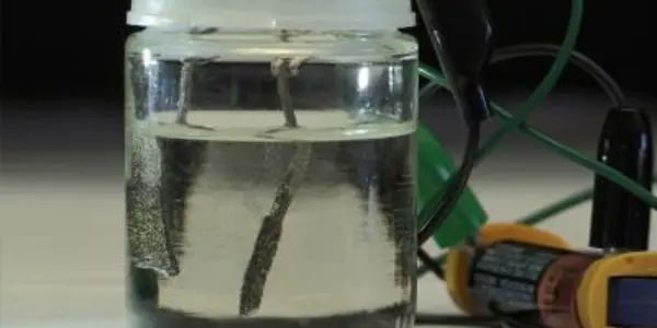 Hydrogen Fuel From Water, Using An Ordinary AAA Battery