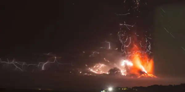 Calbuco Volcano Erupts 7 Miles Into The Air
