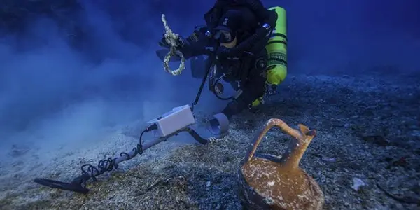 Stunning Finds From Ancient Greek Shipwreck