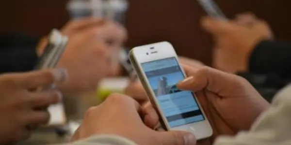 Smartphones Are Making Us Forget How To Think
