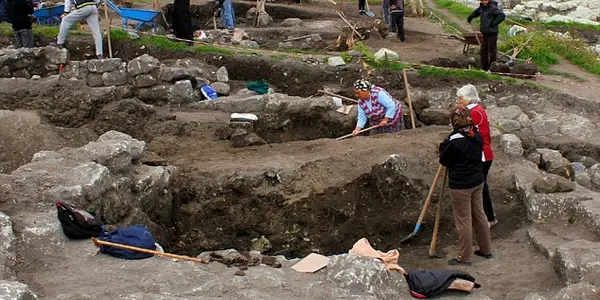 Bulgarian Indiana Jones Finds Vampire Graves