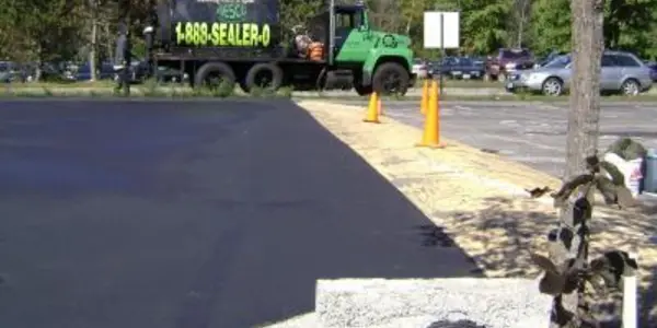 UNH: Pavement sealcoat a source of toxins in stormwater runoff